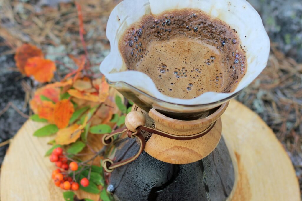 Coffee bloom in V60 pour‑over method, five roam coffee, brew help, brew guide, pour over coffee brew